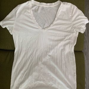 Everlane white v-neck tee